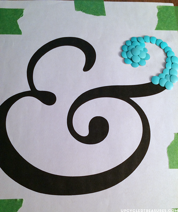 How to create DIY Ampersand Wall Art Using Thumbtacks! MountainModernLife.com