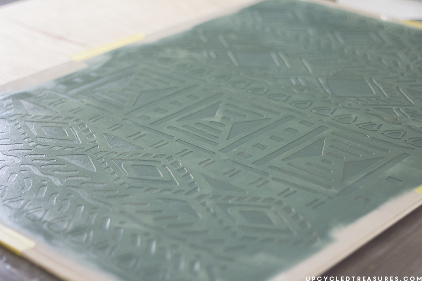 Like to create new and unique forms of art? Take a look at how you can easily create your own DIY Tribal Wall Art!! MountainModernLife.com