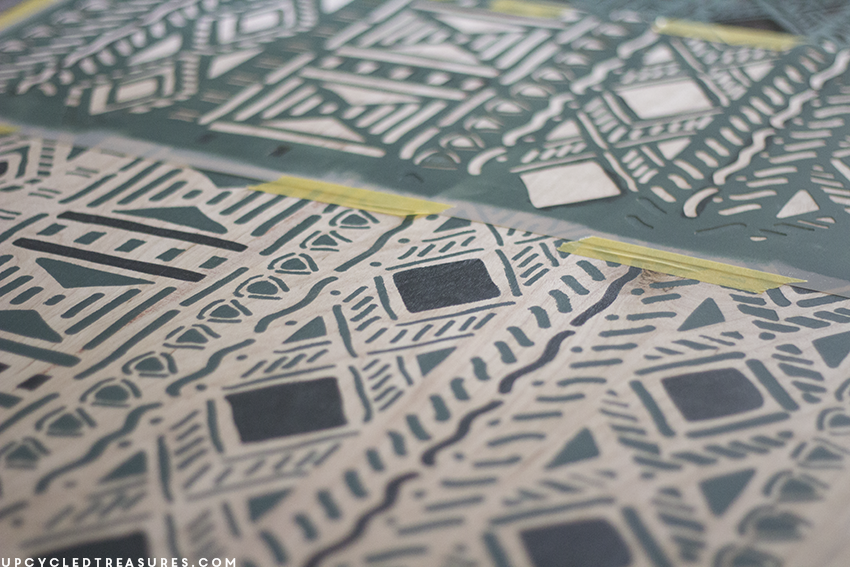Like to create new and unique forms of art? Take a look at how you can easily create your own DIY Tribal Wall Art!! MountainModernLife.com