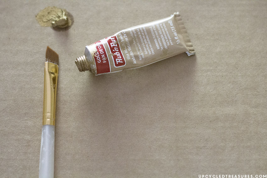 Looking for creative, affordable wall art ideas? See how easy it is to reimagine fallen branches into wood slice art! MountainModernLife.com