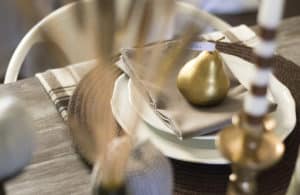 Check out how you can create a simple and rustic Give Thanks place setting for Thanksgiving. MountainModernLife.com