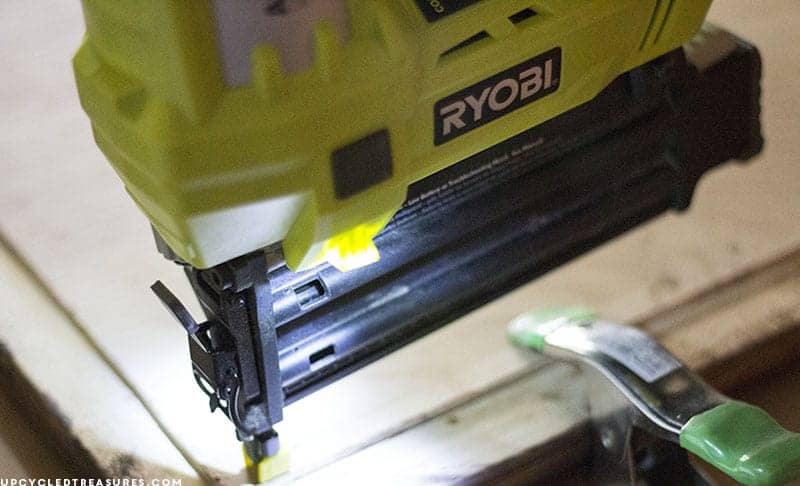 Looking for creative, affordable wall art ideas? See how easy it is to reimagine fallen branches into wood slice art! MountainModernLife.com