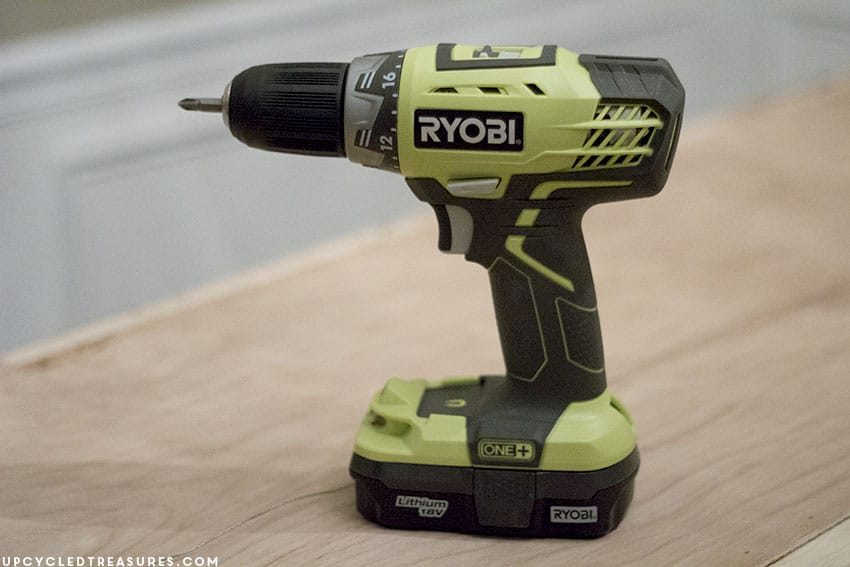 Looking for creative, affordable wall art ideas? See how easy it is to reimagine fallen branches into wood slice art! MountainModernLife.com