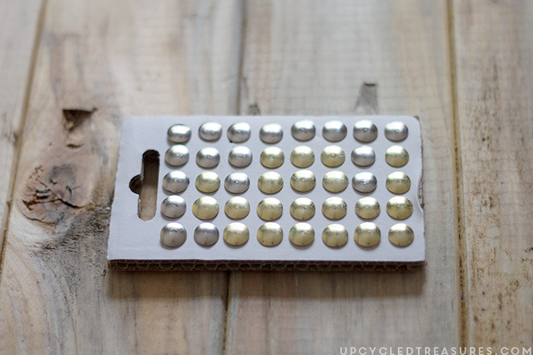 Up against the ropes versus your Christmas decor? Check out this tutorial on Last Minute DIY Whimsical Christmas Decor! UpcycledTreasures.com