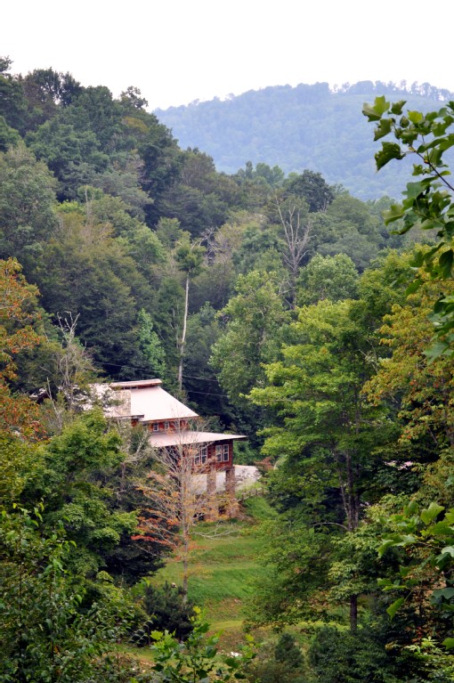 Enter the Valentine's Day GIVEAWAY to win a FREE stay at a cabin resort in North Carolina for Valentine's Day weekend! upcycledtreasures.com