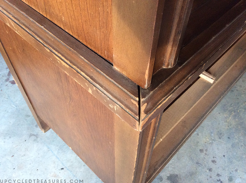 gap-in-corner-before-being-filled-with-wood-putty-upcycledtreasures