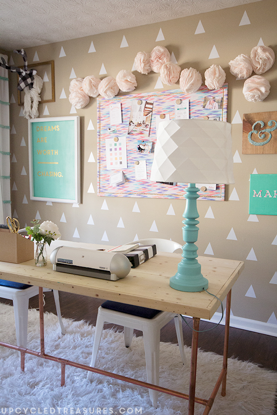 diy-blogger-craft-room-with-diy-marquee-sign-upcycledtreasures