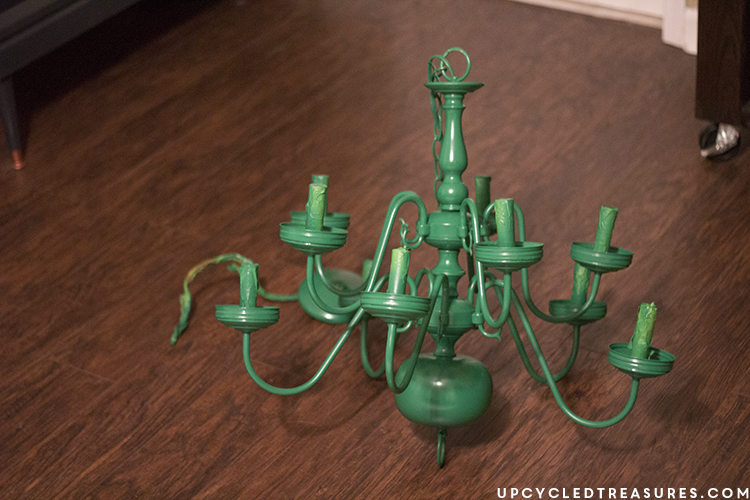 See how easy it is to create a vintage-inspired chandelier from a thrifted light fixture using spray paint and acrylic crystals! mountainmodernlife.com See how easy it is to create a vintage-inspired chandelier from a thrifted light fixture using spray paint and acrylic crystals! mountainmodernlife.com