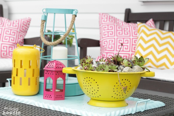 All-Decked-Out-for-Summer-Our-Summer-Deck-at-The-Happy-Housie-coffee-table-vignette