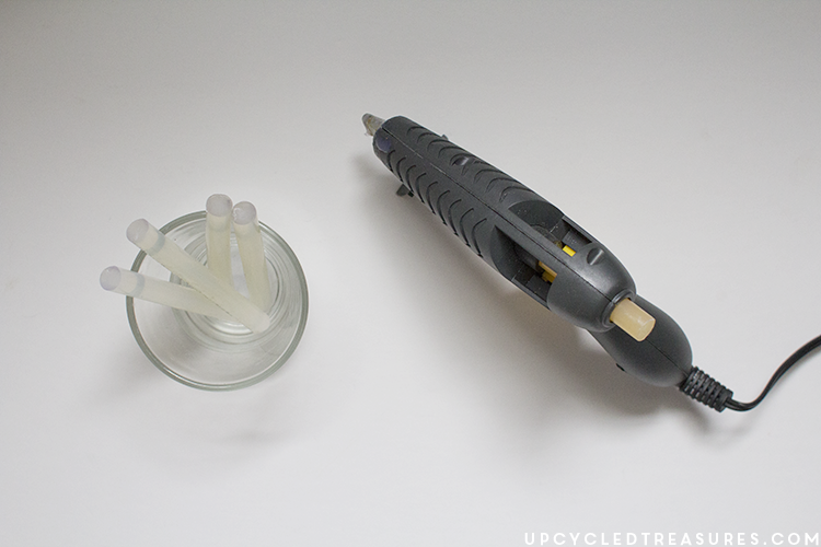 glue-gun-and-glue-sticks-for-diy-wall-art-upcycledtreasures