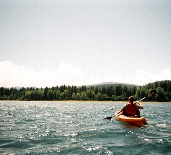 kayaking in tahoe mountainmodernlife.com