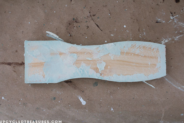 using-broken-paint-stir-stick-for-abstract-painting-upcycledtreasures
