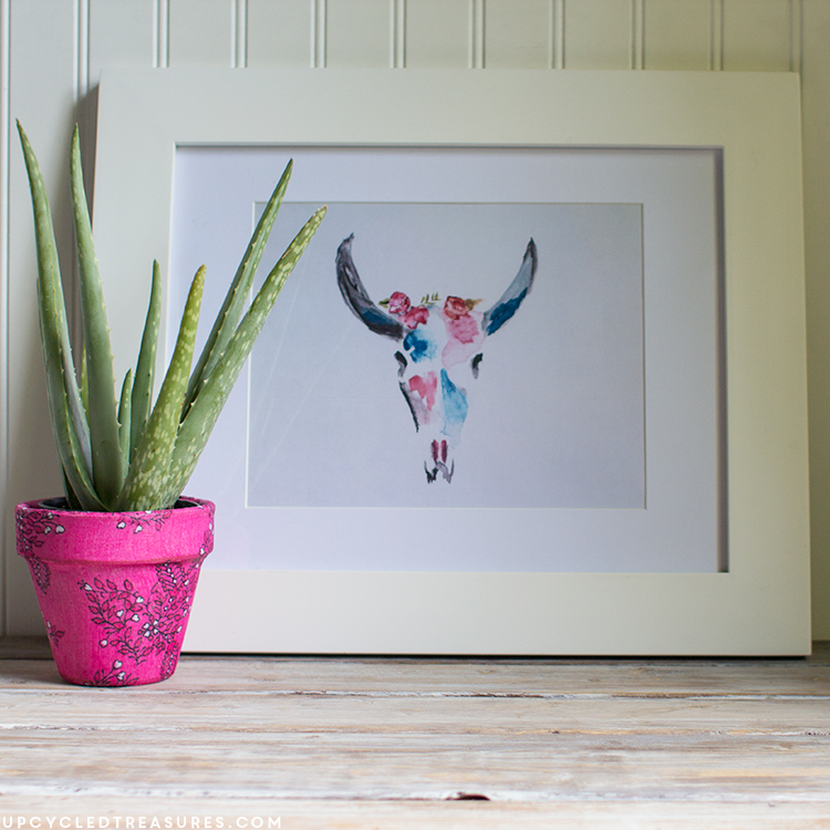 Looking for a fun and easy project? Re-imagine an old scarf into a new planter in this easy upcycled scarf planter tutorial! MountainModernLife.com