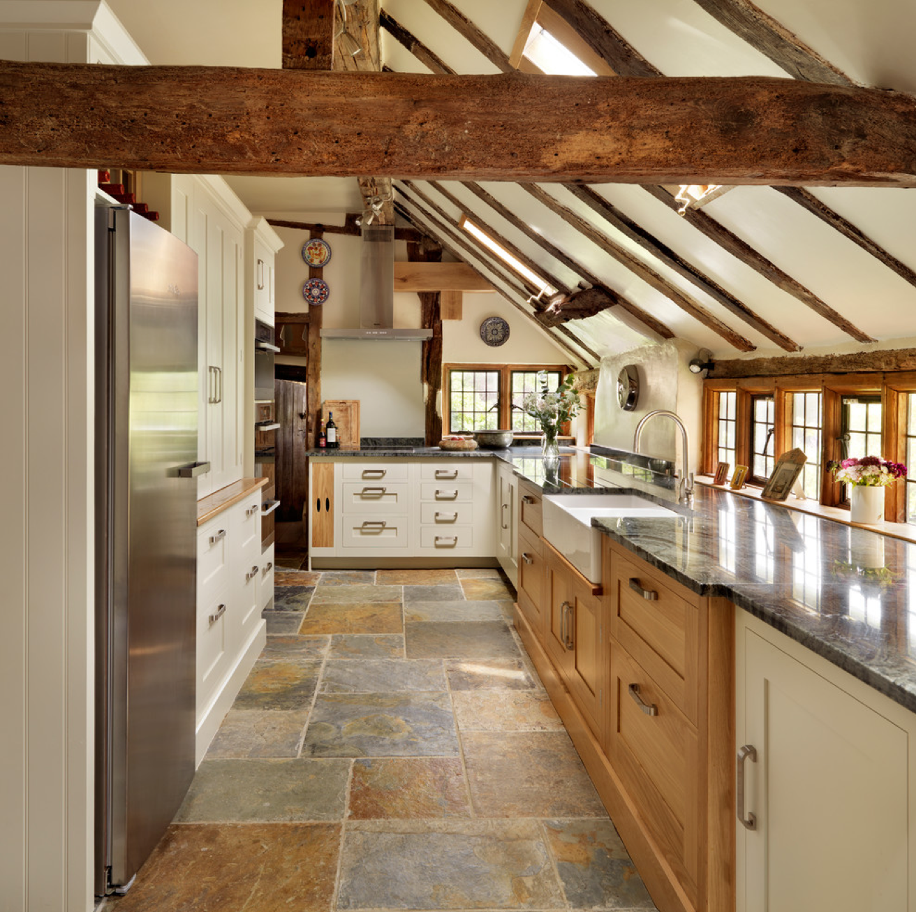 Stunning Kitchen Designs with Two-Toned Cabinets