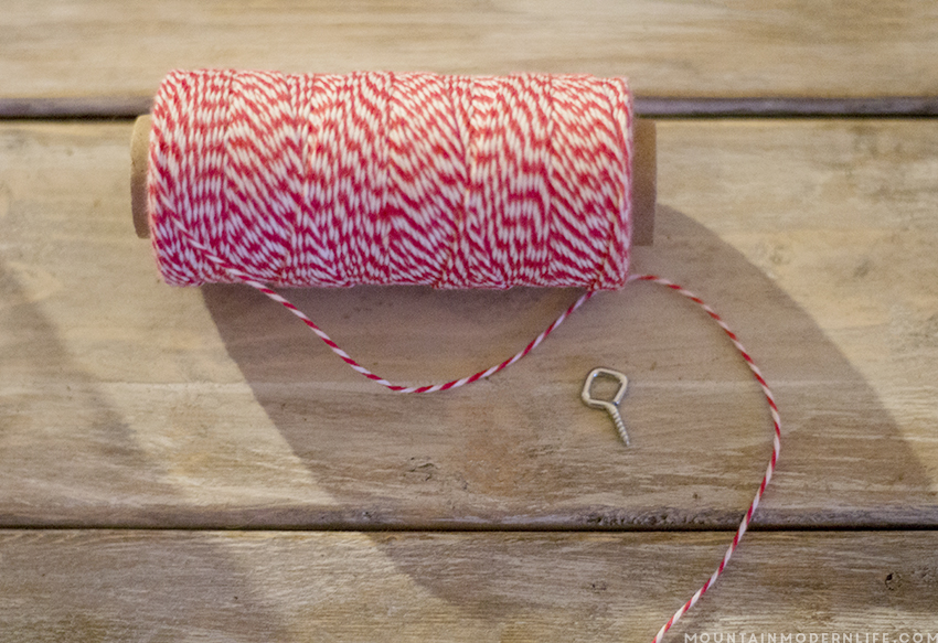 See how easy it is to create these rustic cabin Inspired Christmas ornaments from wood slices! mountainmodernlife.com