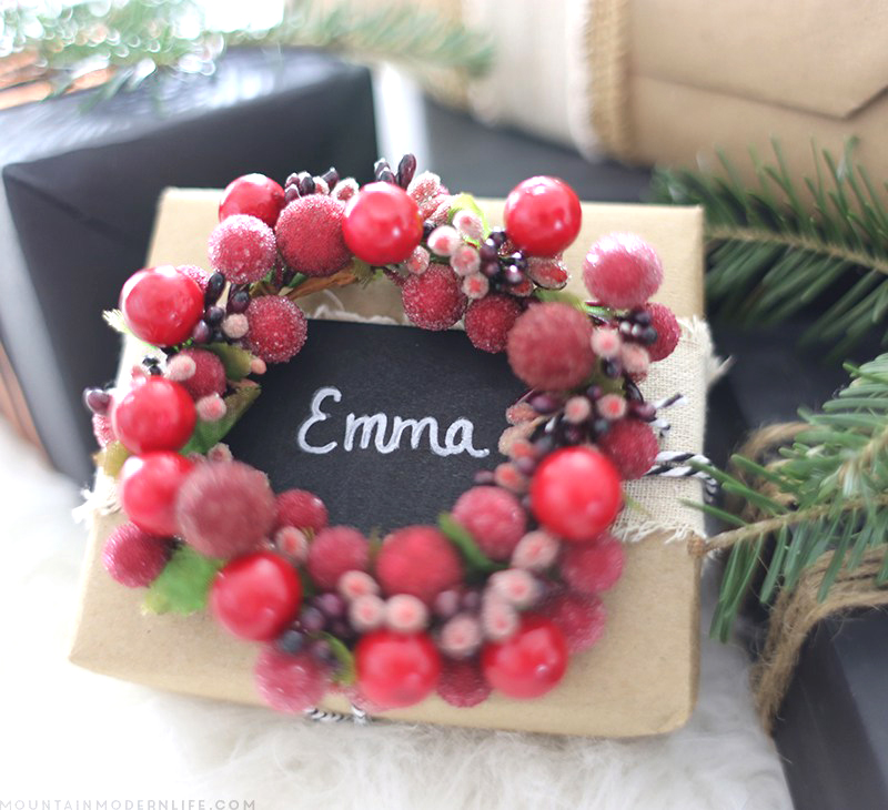 Looking for simple yet creative ways to wrap those holiday presents? Check out these rustic Christmas gift wrapping Ideas from MountainModernLife.com!