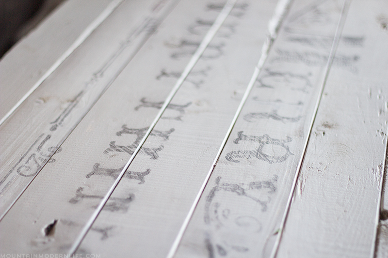 diy-vintage-christmas-sign-merry-everything-mountainmodernlife.com