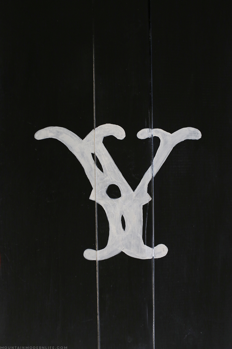 See how easy it is to create a rustic front porch Christmas sign using one of my favorite design transfer techniques. MountainModernLife.com See how easy it is to create a rustic front porch Christmas sign using one of my favorite design transfer techniques. MountainModernLife.com