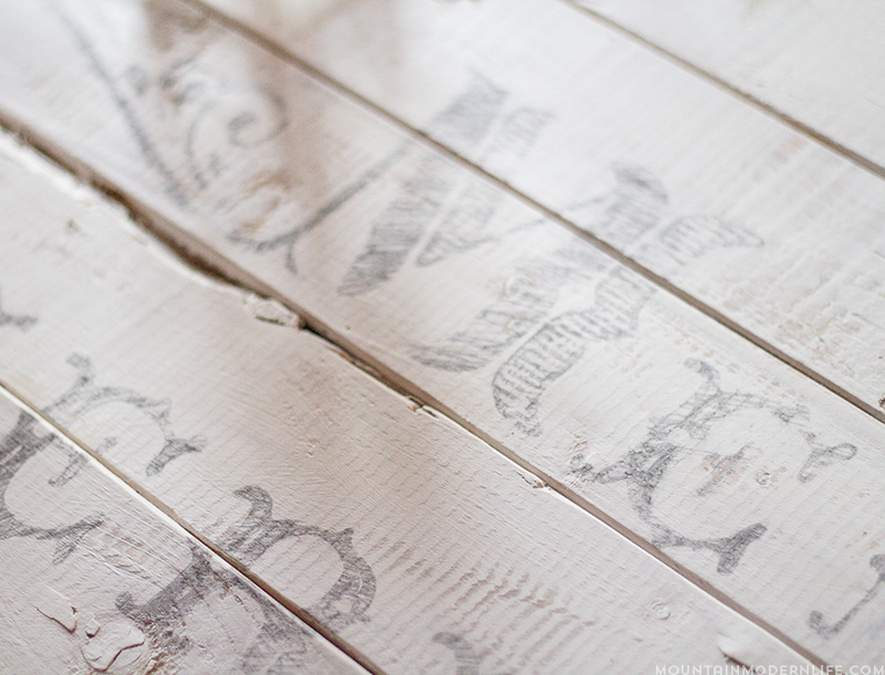 how-to-create-a-Merry-Everything-Christmas-sign-mountainmodernlife.com