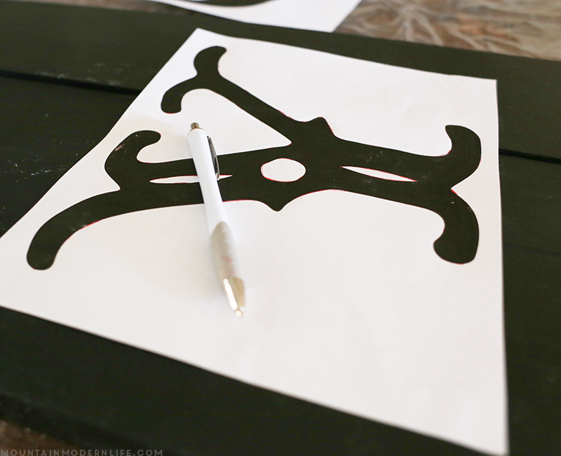 See how easy it is to create a rustic front porch Christmas sign using one of my favorite design transfer techniques. MountainModernLife.com See how easy it is to create a rustic front porch Christmas sign using one of my favorite design transfer techniques. MountainModernLife.com