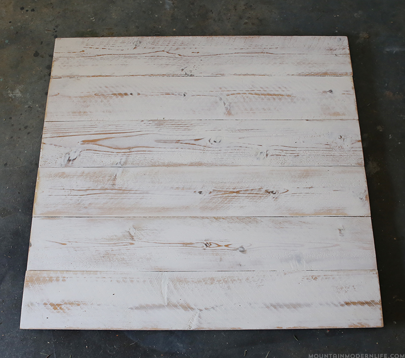 Create a family established Farm Fresh Christmas Trees sign that you can enjoy during the holidays! MountainModernLife.com