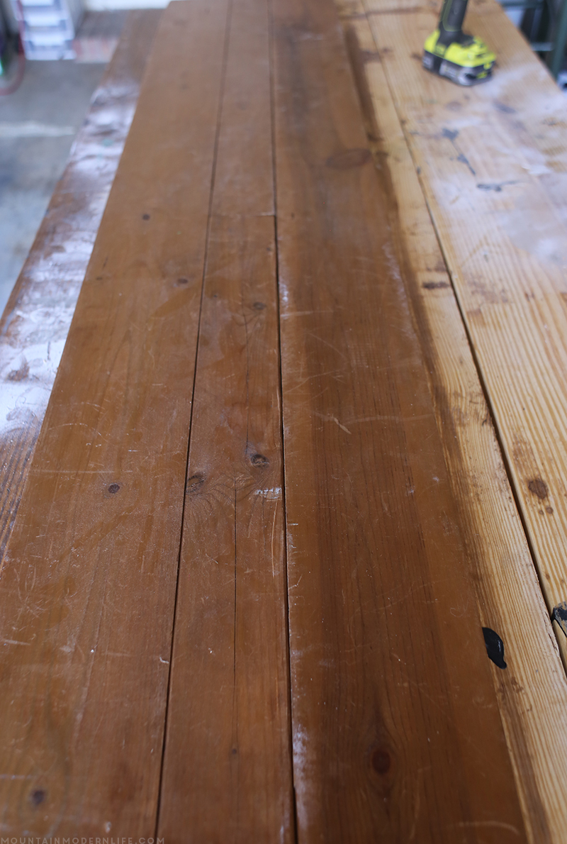 See how easy it is to create a rustic front porch Christmas sign using one of my favorite design transfer techniques. MountainModernLife.com See how easy it is to create a rustic front porch Christmas sign using one of my favorite design transfer techniques. MountainModernLife.com