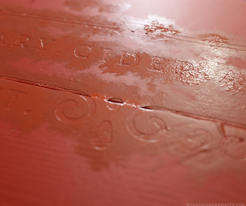 Create a family established Farm Fresh Christmas Trees sign that you can enjoy during the holidays! MountainModernLife.com