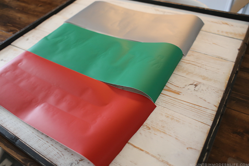 Create a family established Farm Fresh Christmas Trees sign that you can enjoy during the holidays! MountainModernLife.com