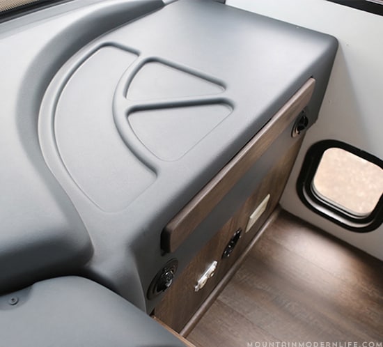 spray-painted-dashboard-in-rv-using-dupli-color-charcoal-gray-mountainmodernlife.com-550x498