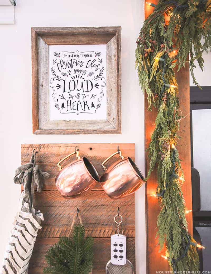 Love the movie, Elf? Spruce up the walls in your home with this whimsical Christmas Cheer printable! MountainModernLife.com