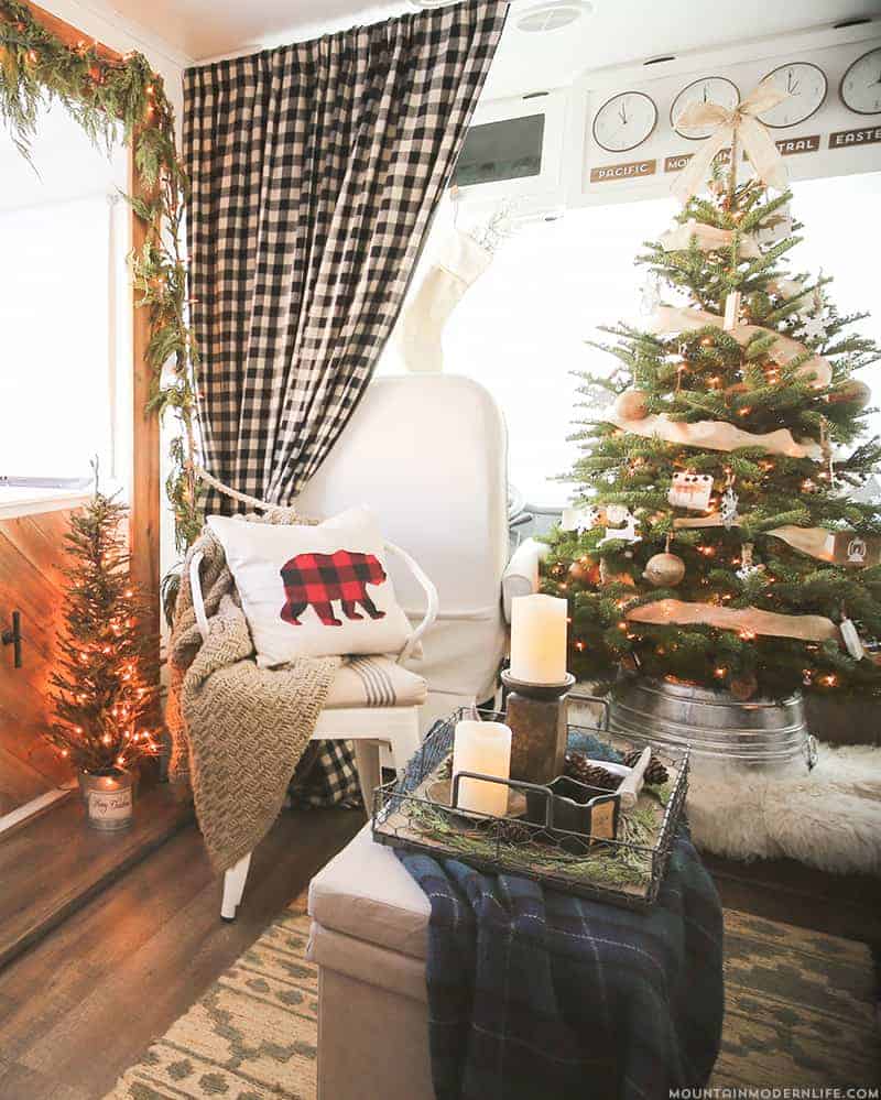 motorhome-christmas-decorations-mountainmodernlife-com RV Christmas Home Tour - 10 Favorite Posts of 2016 | MountainModernLife.com