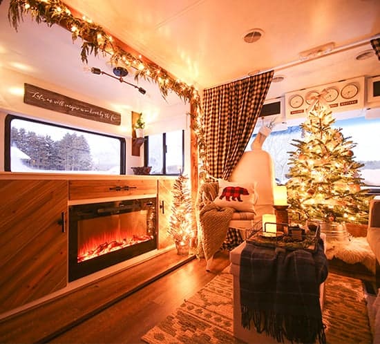 rv-christmas-home-tour-mountainmodernlife-com-550x498