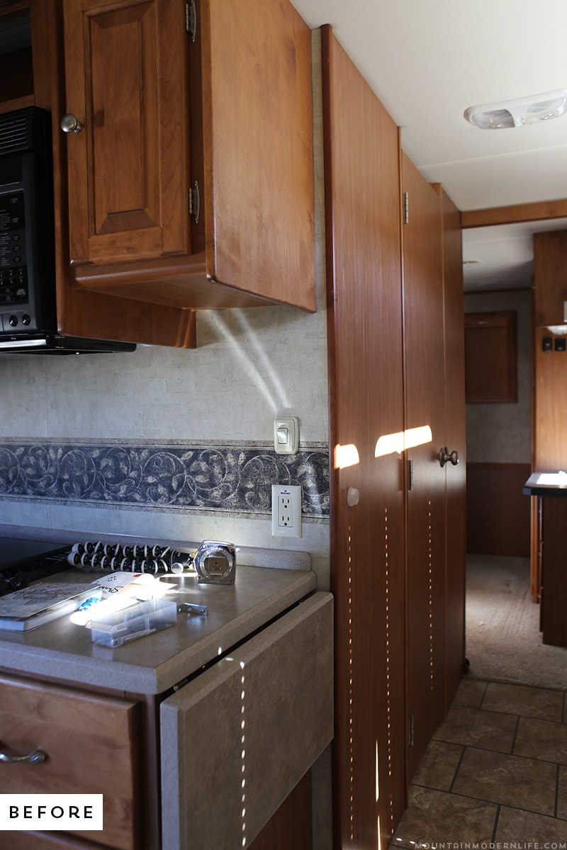 tiny-house-rv-remodel-before-mountainmodernlife.com Could you live in less than 300 square feet? See how this outdated motorhome was completely transformed into a rustic modern RV! MountainModernLife.com