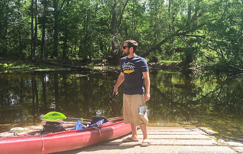 Take a trip with us as we go Kayaking down Santa Fe River in Northern Florida. Photo and video tour included. MountainModernLife.com