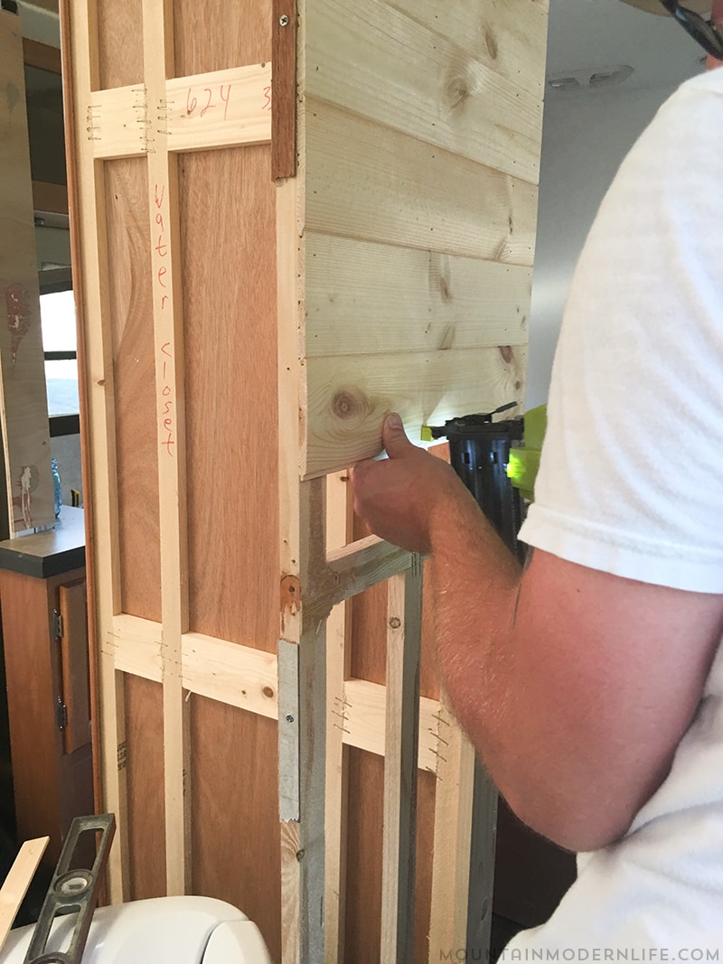 Are you thinking about renovating your RV? See how easy it can be to bring life in by creating planked walls in a RV. Mountainmodernlife.com