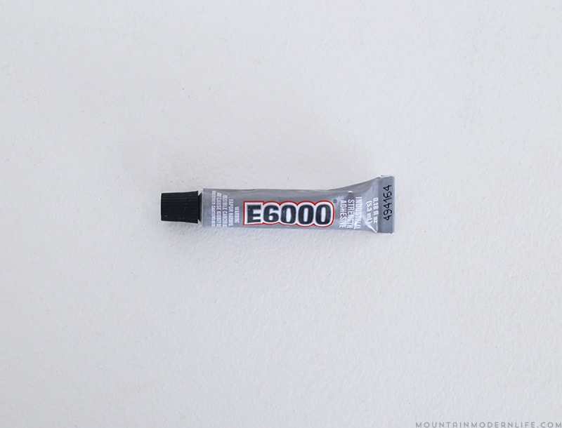 See how easy it is to make these Rustic Modern Candle Holders using scrap wood and terra cotta clay saucers! MountainModernLife.com