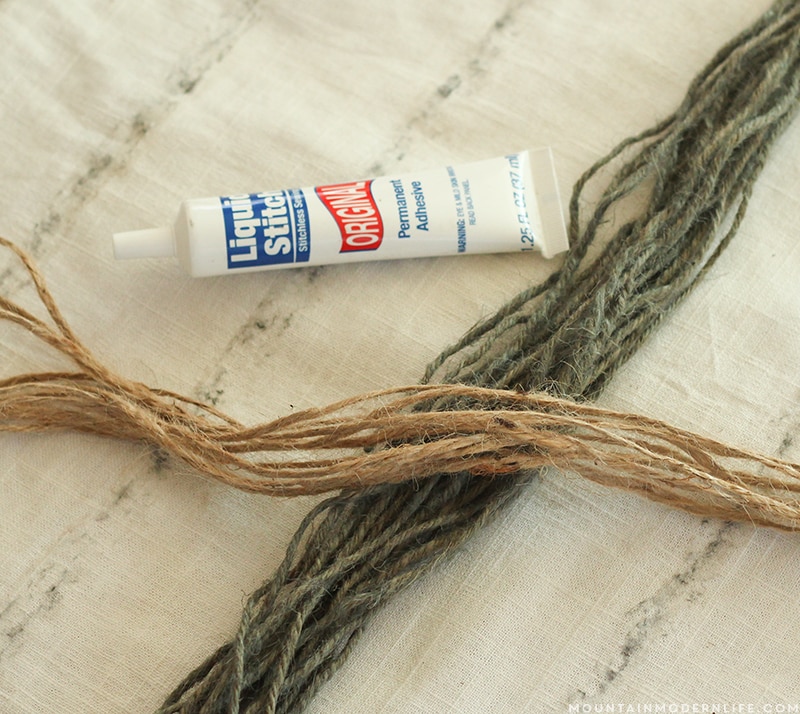 See how easy it is to create these no-sew rustic pillows using twine, liquid stitch, and a little imagination! MountainModernLife.com