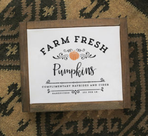 See how easy it is to make this Farm Fresh Pumpkins Sign from a Printable using this image transfer method! Perfect for decorating your own home or to give away as gifts. MountainModernLife.com
