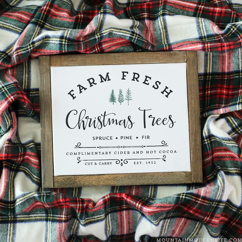 See how easy it is to make Holiday signs from printables with this image transfer method! Perfect for decorating your own home or to give away as gifts. MountainModernLife.com