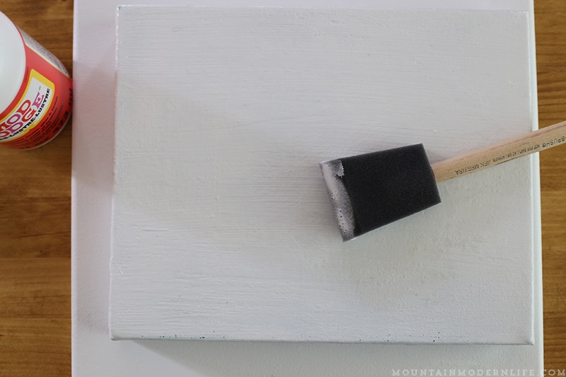 See how easy it is to make Holiday signs from printables with this image transfer method! Perfect for decorating your own home or to give away as gifts. MountainModernLife.com