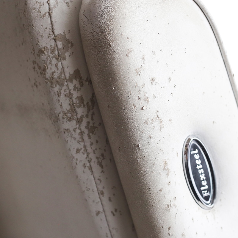 Planning to renovate your RV? We had no idea what we were doing when we first started, and learned a lot along the way! Here are 5 of our RV renovation flops you'll want to avoid. MountainModernLife.com