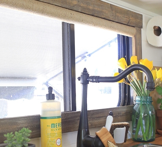 Looking for ways to add warmth and texture to your home or RV? See how easy it is to make burlap roller shades! MountainModernLife.com