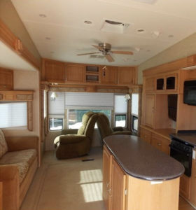 Tour this tiny home that feels more like a cozy cottage than a camper! Photos from CleverFoxMama (Instagram)