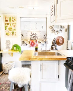 (Camper) Design Vibes Featuring ThoseByrneGirls: See how a family of 6 travels in this bohemian-inspired Camper! MountainModernLife.com