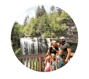 (Camper) Design Vibes Featuring ThoseByrneGirls: See how a family of 6 travels in this bohemian-inspired Camper! MountainModernLife.com