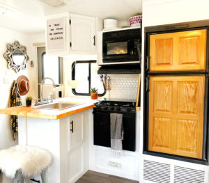 (Camper) Design Vibes Featuring ThoseByrneGirls: See how a family of 6 travels in this bohemian-inspired Camper! MountainModernLife.com
