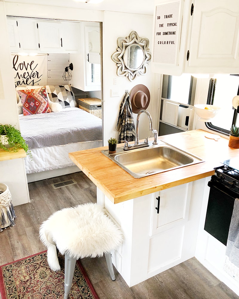 (Camper) Design Vibes Featuring ThoseByrneGirls: See how a family of 6 travels in this bohemian-inspired Camper! MountainModernLife.com