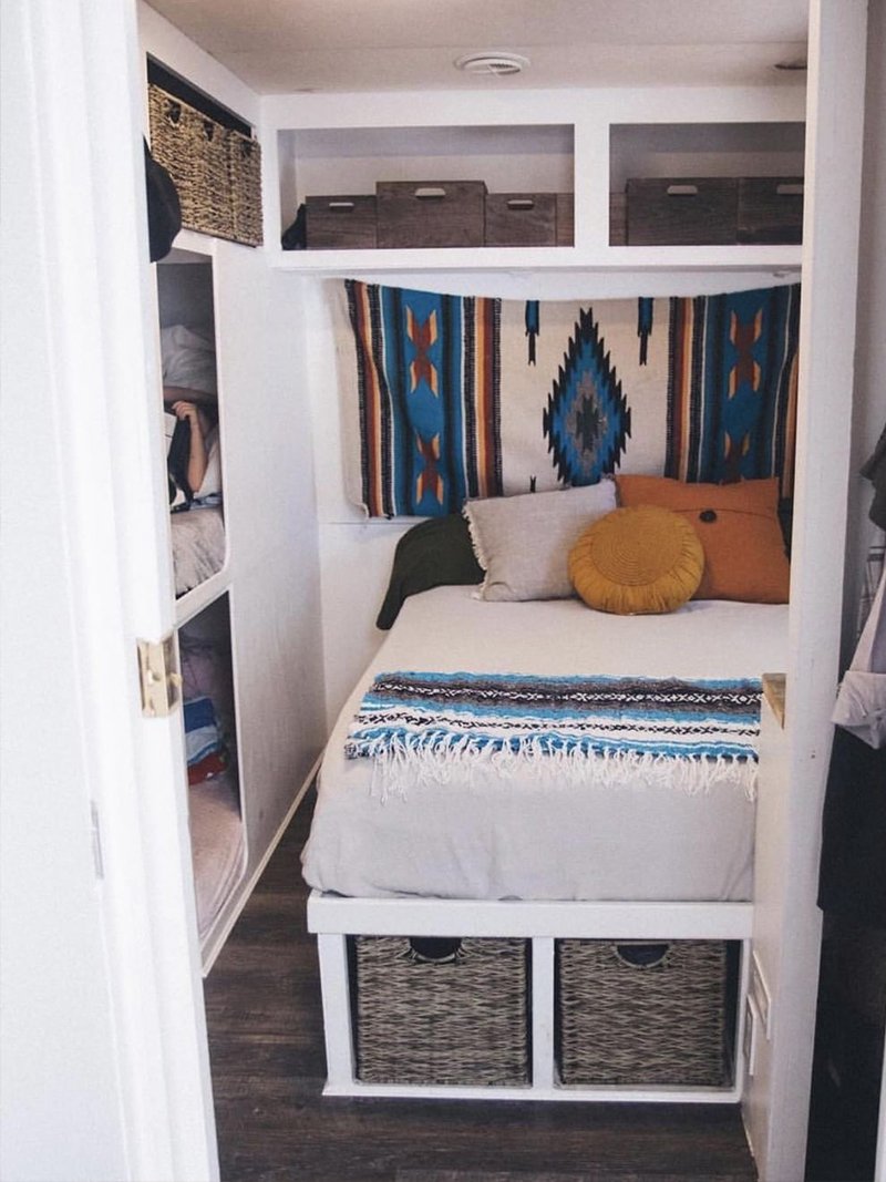 Tour this RV renovated for a family of 4 from @CaitiJackson! Featured on MountainModernLife.com