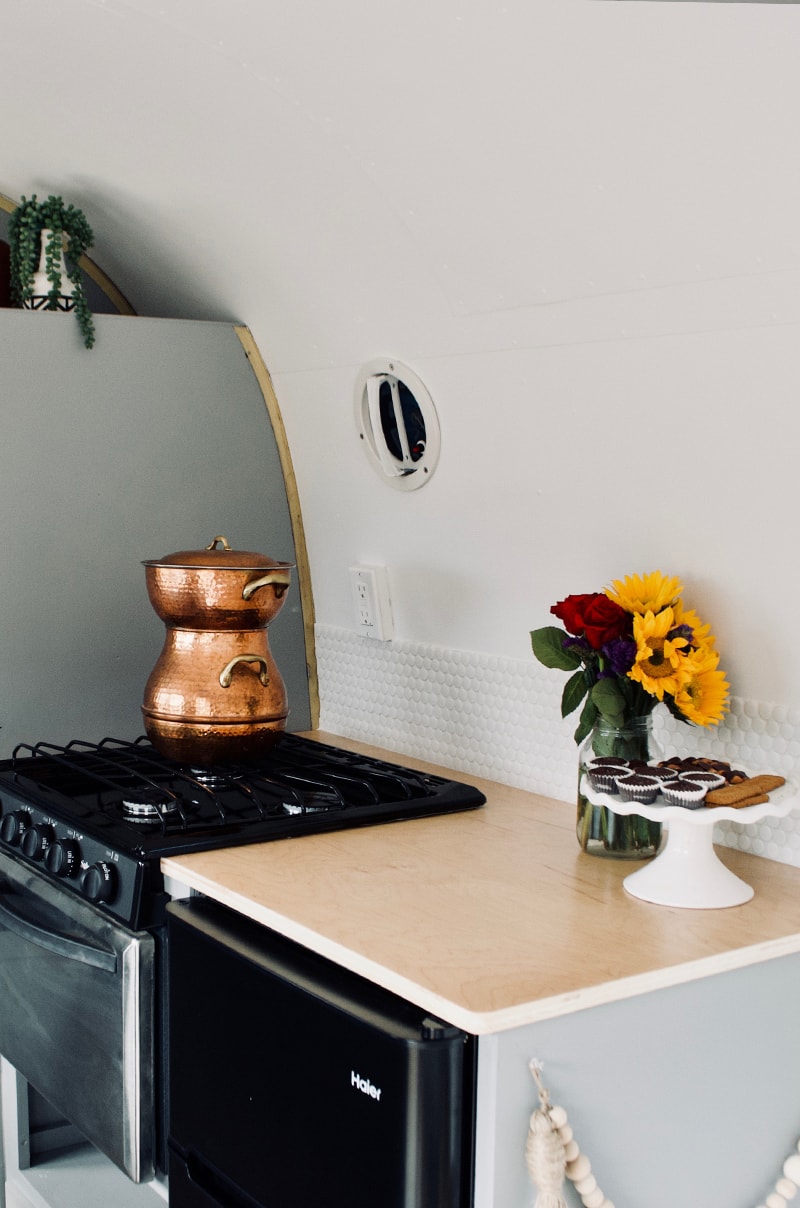 Camper Tour: Meet Magdalene the Airstream, a vintage trailer renovated by @SteadyStreaminCashios! | Featured on MountainModernLife.com