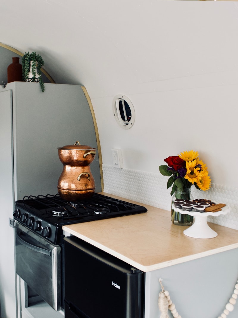 Camper Tour: Meet Magdalene the Airstream, a vintage trailer renovated by @SteadyStreaminCashios! | Featured on MountainModernLife.com